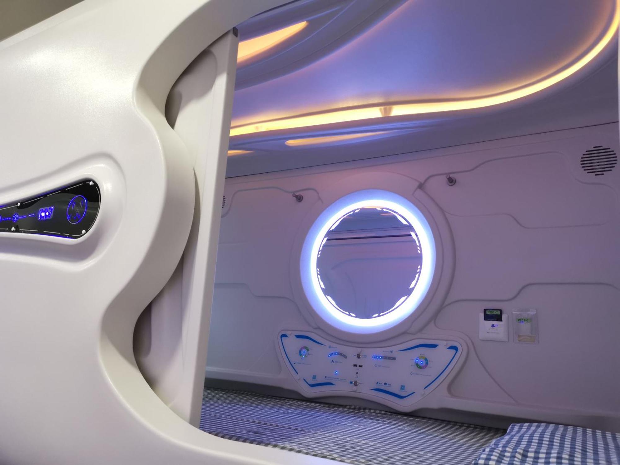 橙舍太空艙 Tw Capsule Hostel ไทเป ภายนอก รูปภาพ