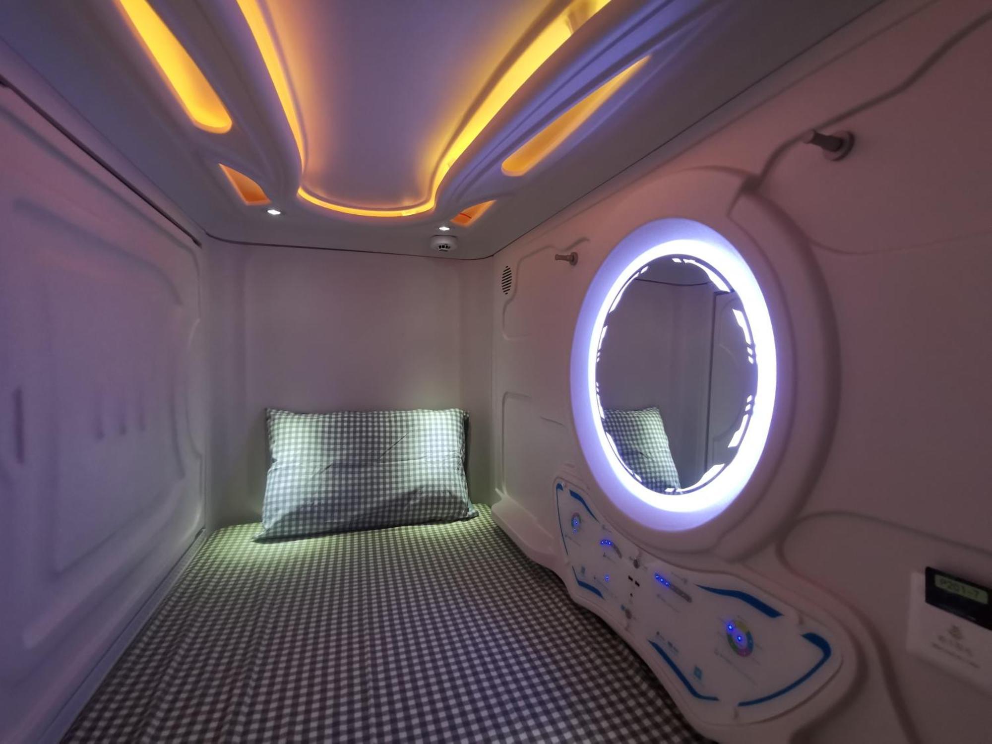 橙舍太空艙 Tw Capsule Hostel ไทเป ภายนอก รูปภาพ