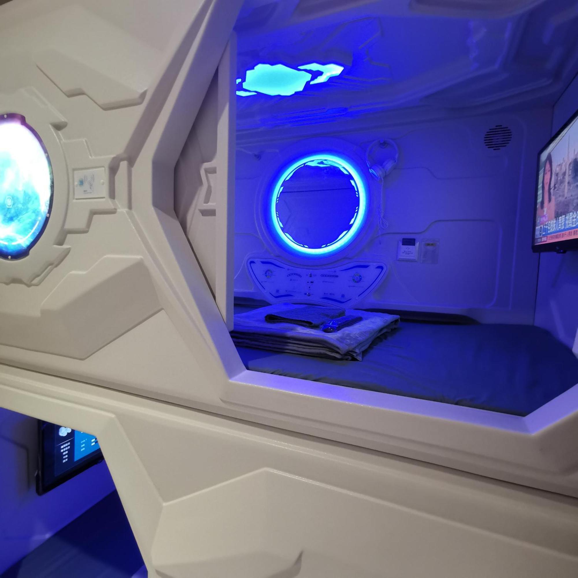 橙舍太空艙 Tw Capsule Hostel ไทเป ภายนอก รูปภาพ
