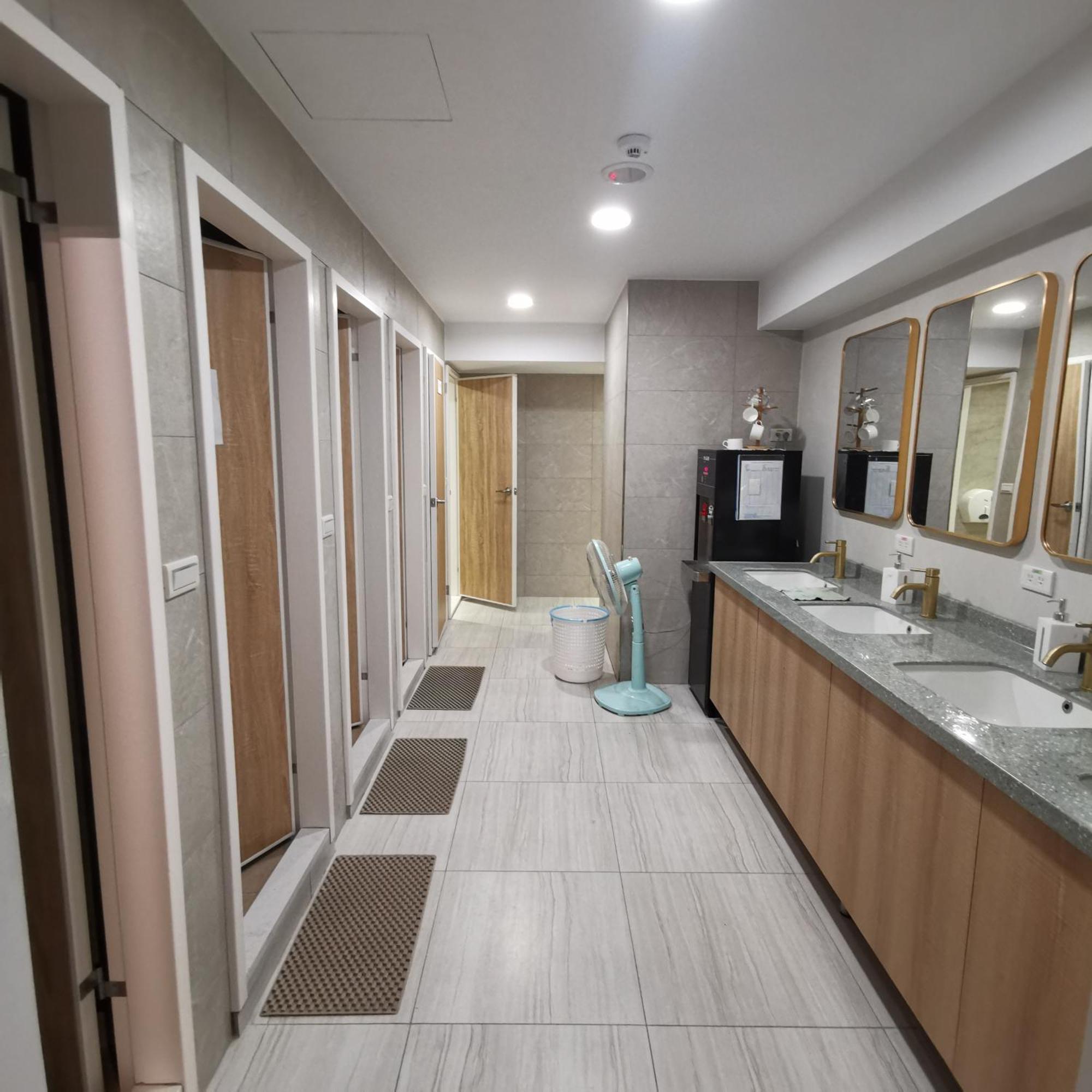 橙舍太空艙 Tw Capsule Hostel ไทเป ภายนอก รูปภาพ