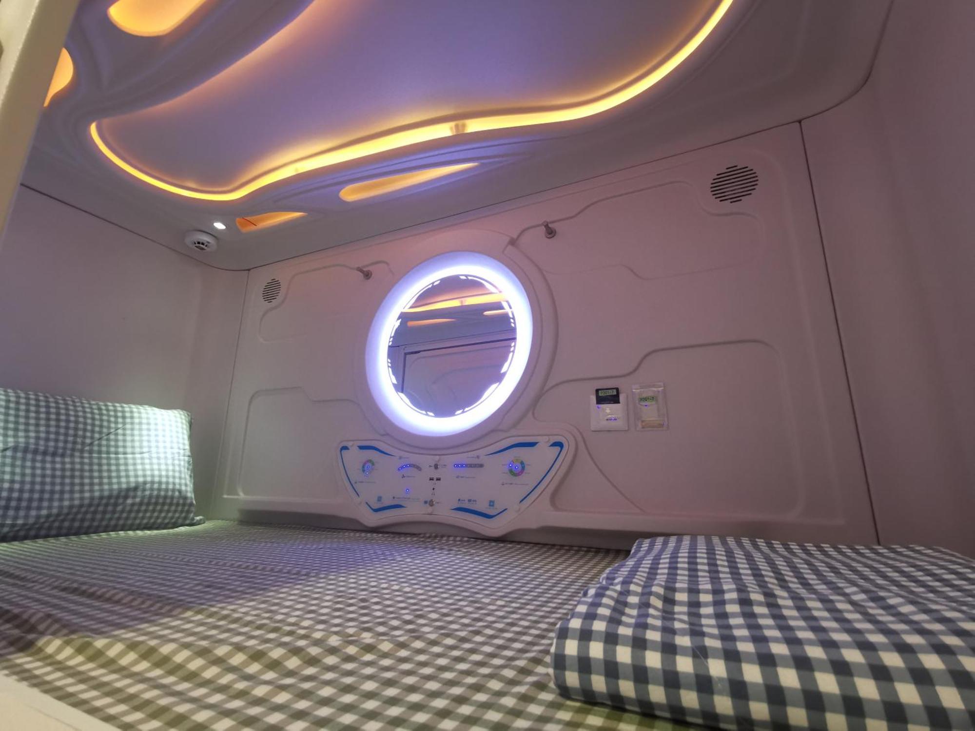 橙舍太空艙 Tw Capsule Hostel ไทเป ภายนอก รูปภาพ