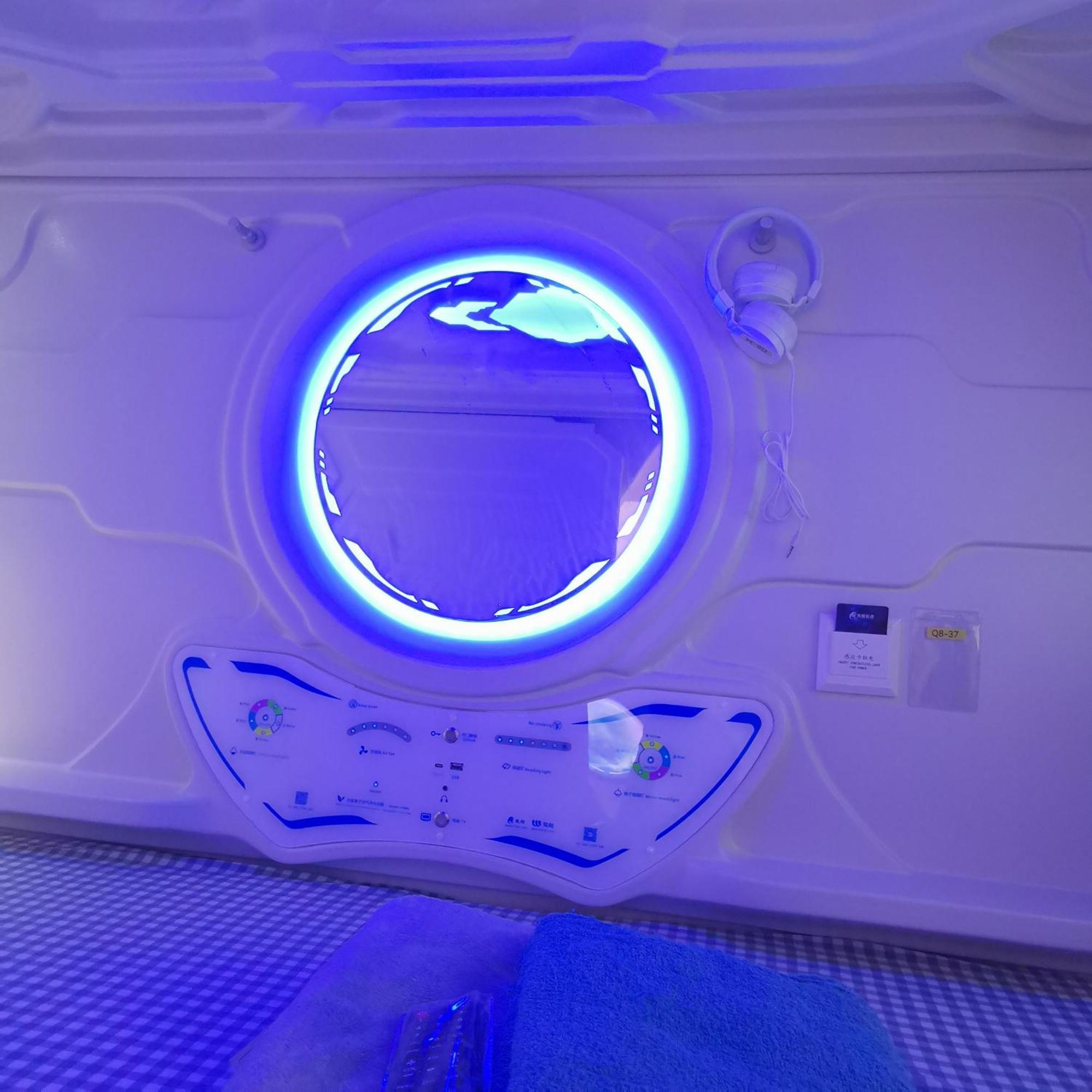 橙舍太空艙 Tw Capsule Hostel ไทเป ภายนอก รูปภาพ