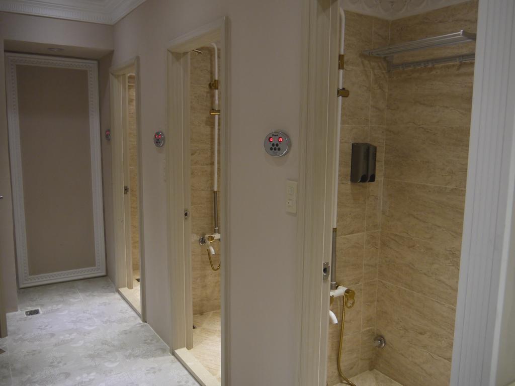 橙舍太空艙 Tw Capsule Hostel ไทเป ภายนอก รูปภาพ